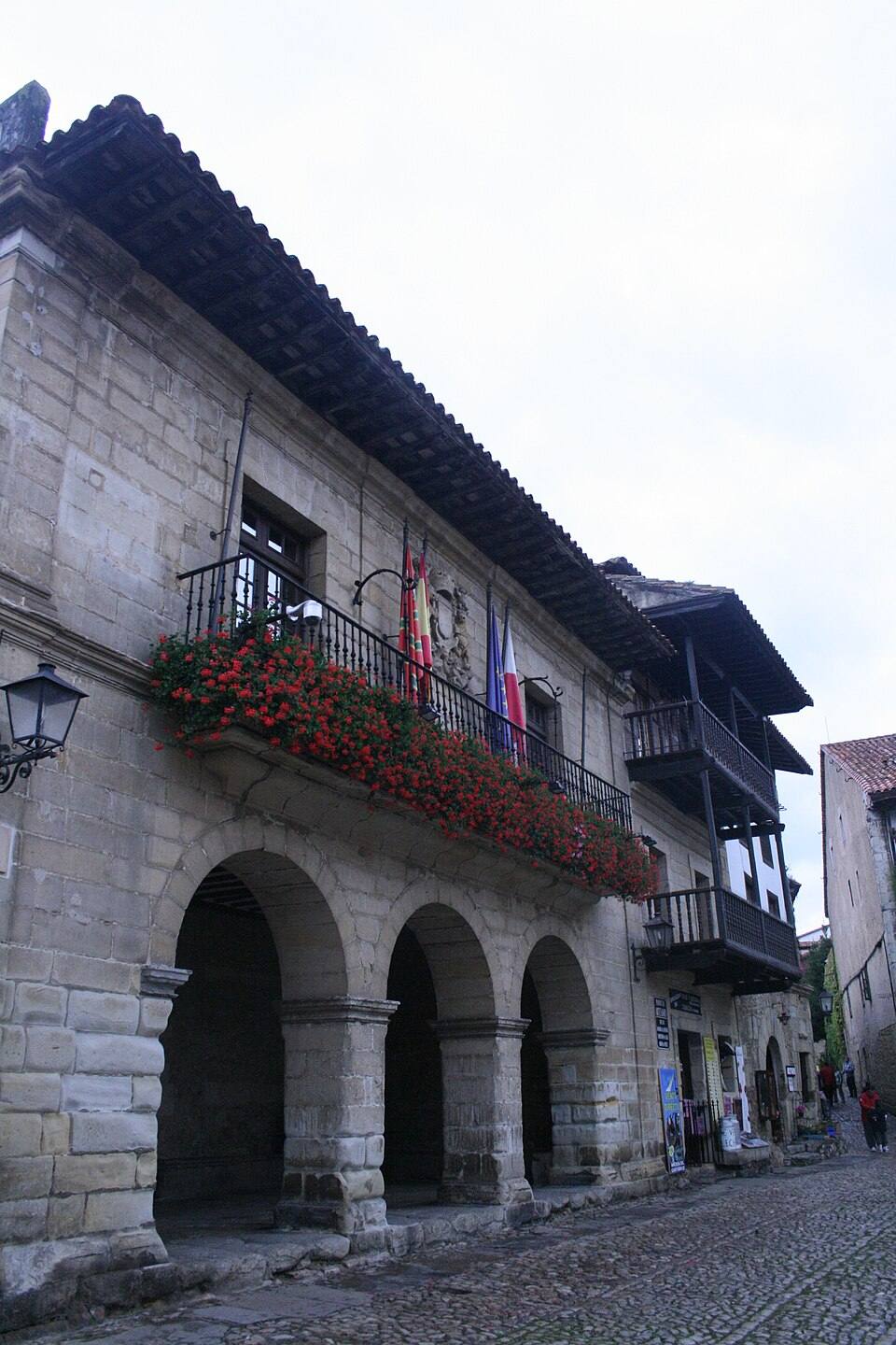Plaza de Ramón y Pelayo, Santillana del Mar, Cantabria, España7 — travel photo of Santillana del Mar, Cantabria