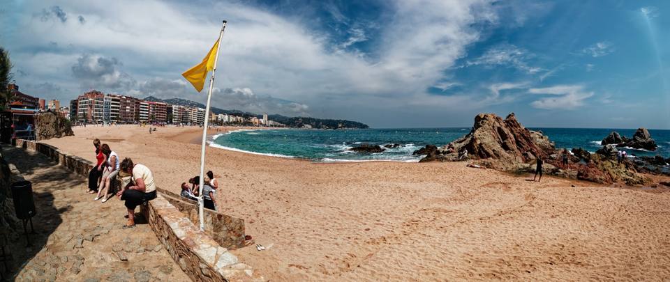 Lloret de Mar - Passeig de Manel Bernat - Camí de Ronda Hiking trail - Panorama View on Beach of Lloret de Mar — travel photo of Lloret de Mar, Catalonia