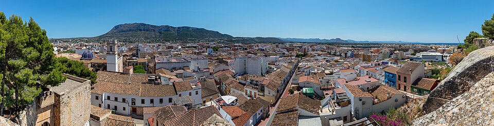 Vista de Denia desde el castillo, España — travel photo of Denia (Dénia)
