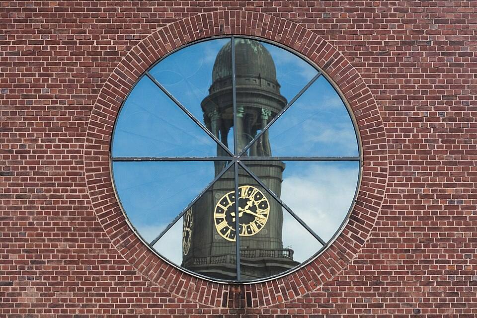 Reflection of St. Michaelis Church, Hamburg, Deutschland edit — travel photo of Hamburg