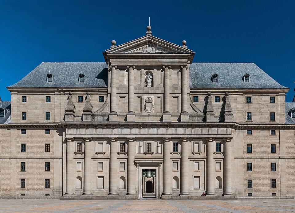 Facade monastery San Lorenzo de El Escorial Spain — travel photo of San Lorenzo de El Escorial, Madrid