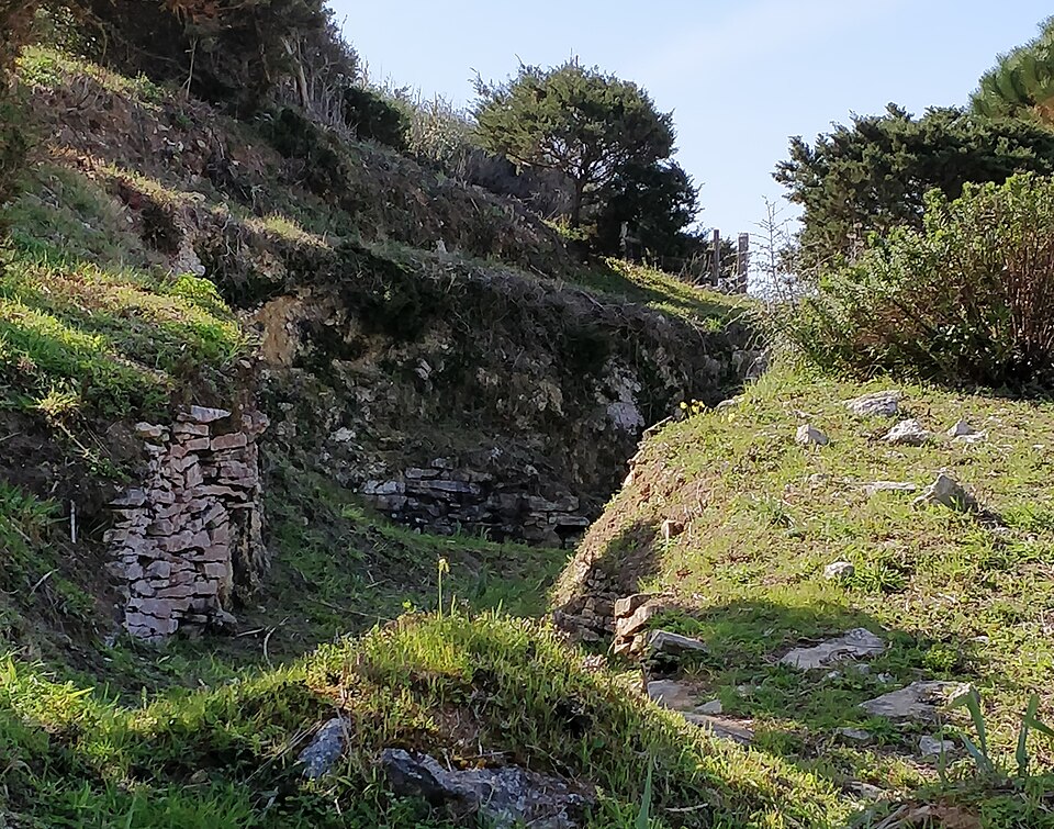 Praia das Maçãs Prehistoric Monument — travel photo of Praia das Maçãs, Sintra