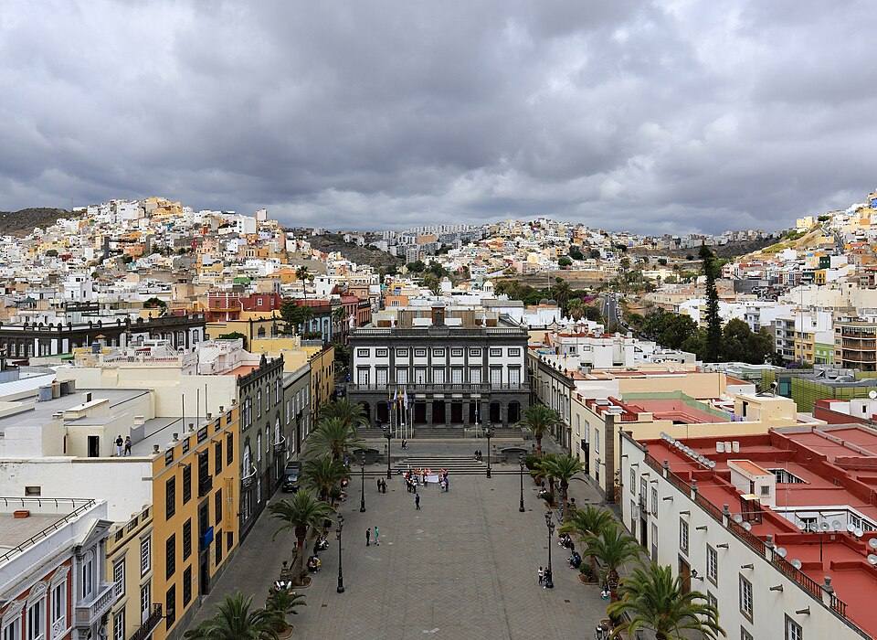Plaza Mayor de Santa Ana, Las Palmas de Gran Canaria, May — travel photo of Las Palmas de Gran Canaria, Canary Islands