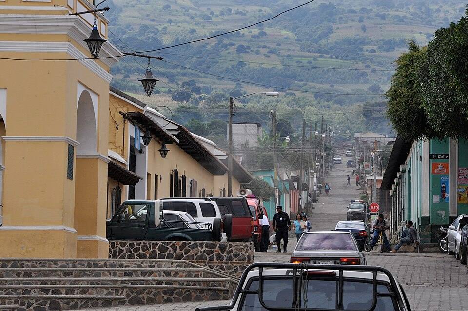 San Antonio de Aguas Calientes Calle — travel photo of San Antonio Aguas Calientes