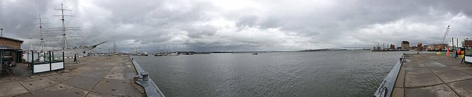 Panoramablick auf Rügen von Hafeninsel Stralsund — travel photo of Stralsund, Rügen & the Baltic coast