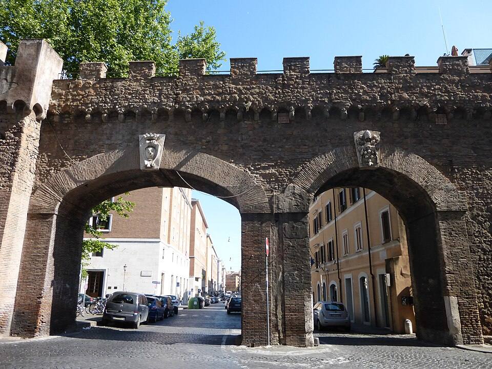 Borgo - v d Corridori cd Porta Castello fornice a sin del Comune, a ds di Pio IV — travel photo of Via dei Corridori, Borgo Pio