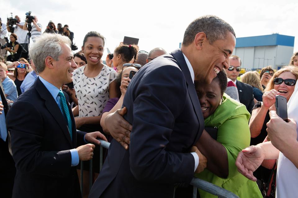 Barack Obama and Chicago Mayor Rahm Emanuel greet people on the tarmac at Chicago O'Hare International Airport — travel photo of Chicago, Chicago & Washington DC
