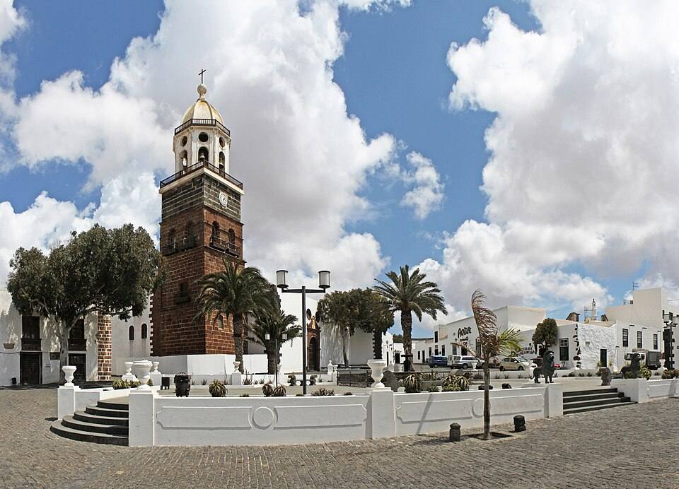 Teguise - Plaza - Iglesia — travel photo of Teguise, Canary Islands