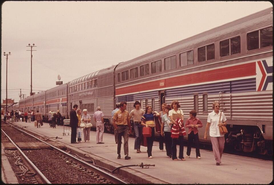 Passengers Of The Southwest Limited Strolling Beside The Amtrak Train At Albuquerque, New Mexico, As It Halts For... - Nara — travel photo of Albuquerque, Santa Fe & New Mexico