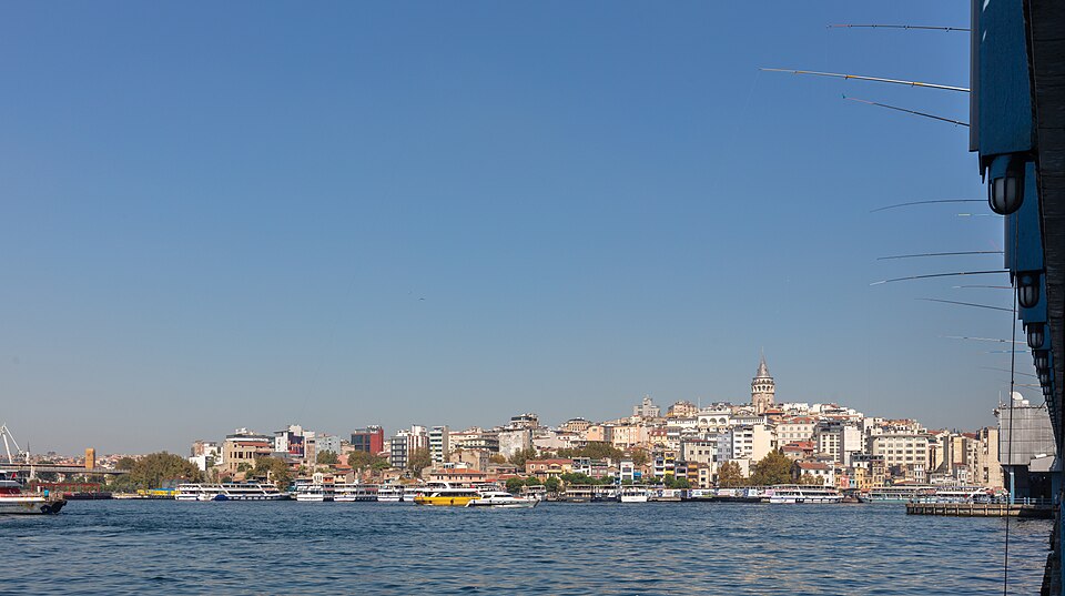 Karaköy desde el puente de Gálata, Estambul, Turquía — travel photo of Karaköy, Istanbul