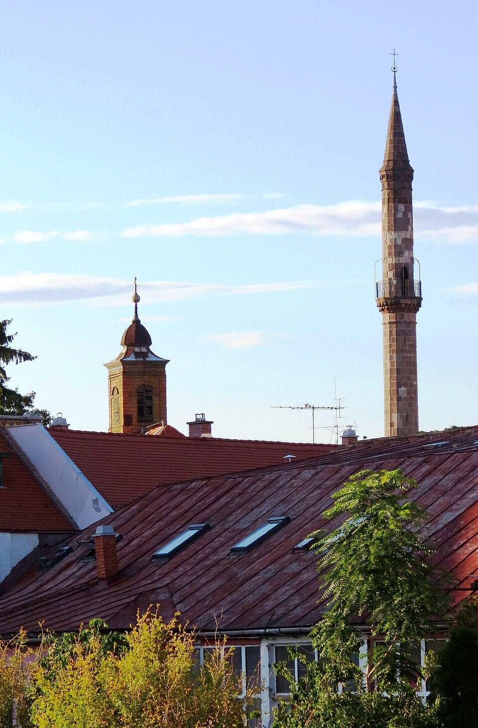 Turkish minaret, 17th century. Турецкий минарет -го века. — travel photo of Turkish Minaret, Eger
