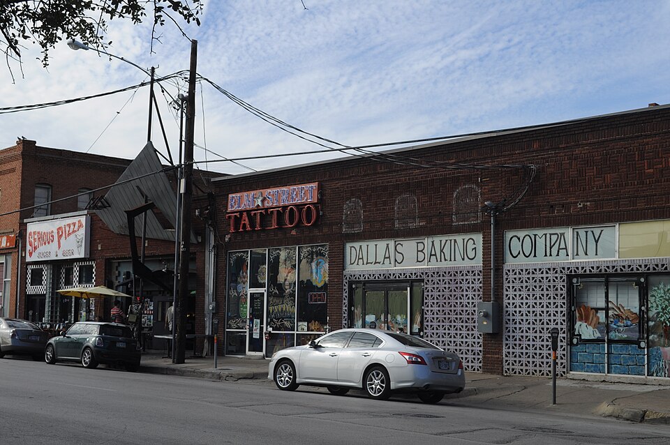 Deep Ellum - Elm Street - Dallas Baking Co. etc — travel photo of Deep Ellum, Dallas