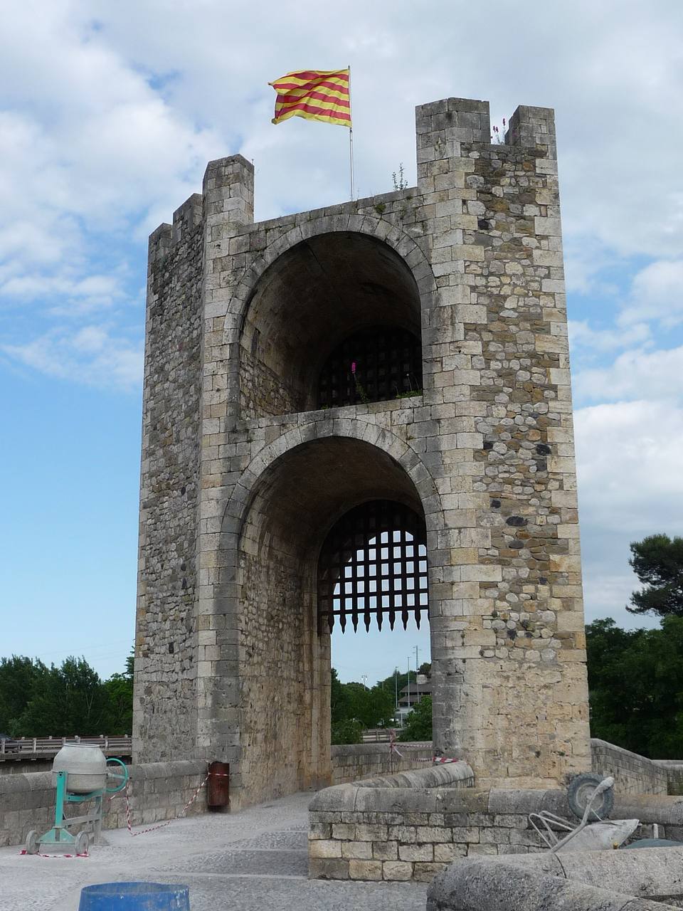 Gate of Pont de Besalú — travel photo of Besalú, Catalonia