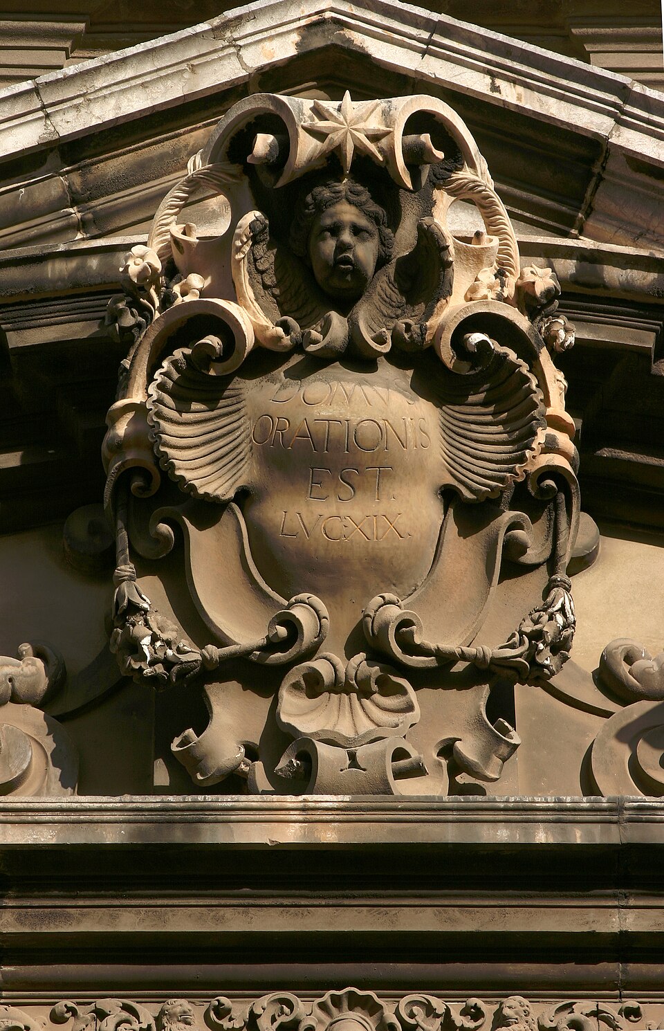 Detail - Building in Piazza Marina - Palermo - Italy — travel photo of Palermo