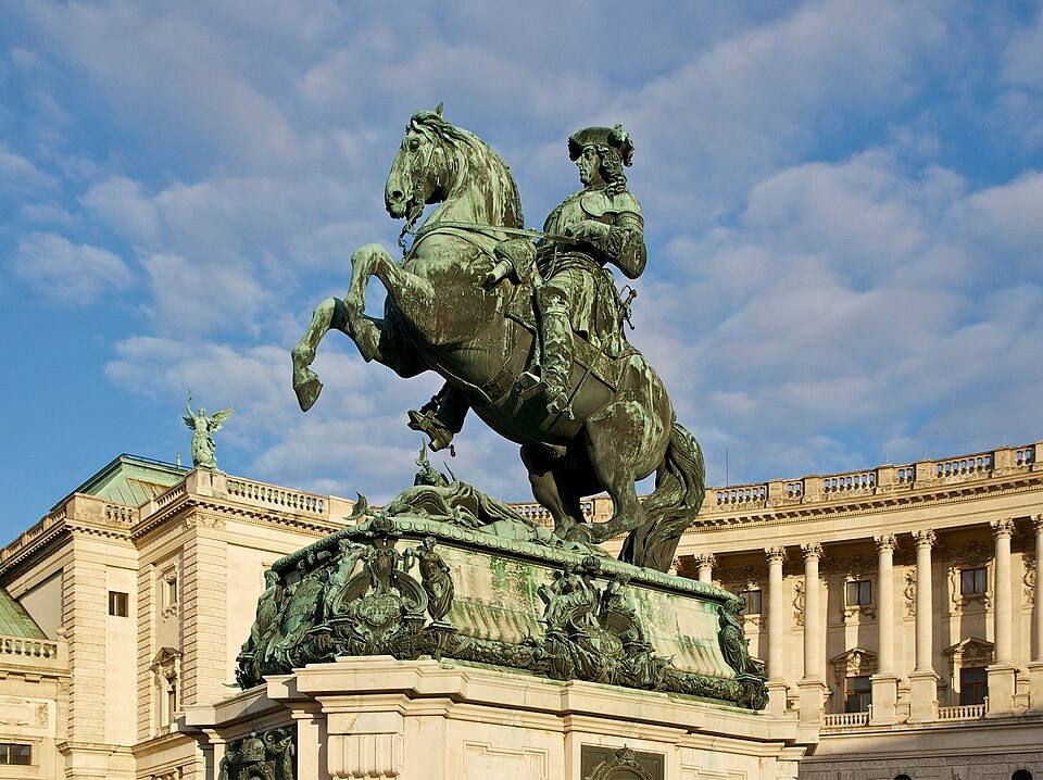 Statue Eugenio of Savoy Heldenplatz Vienna Austria — travel photo of Vienna, Austria