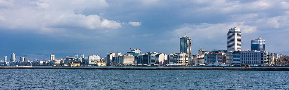 A panoramic view of the Alsancak quarter in Izmir — travel photo of Alsancak