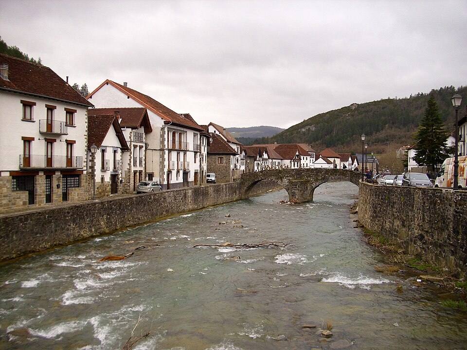 OchagaviaPuente Medieval2015 — travel photo of Ochagavía, Navarre