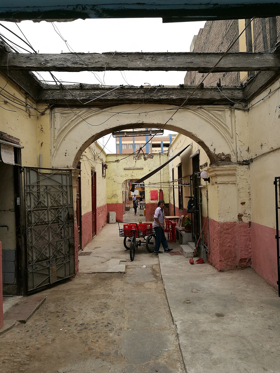 Interior d'edifici al Jirón Callao, Barrio de Montserrate — travel photo of Callao, Lima