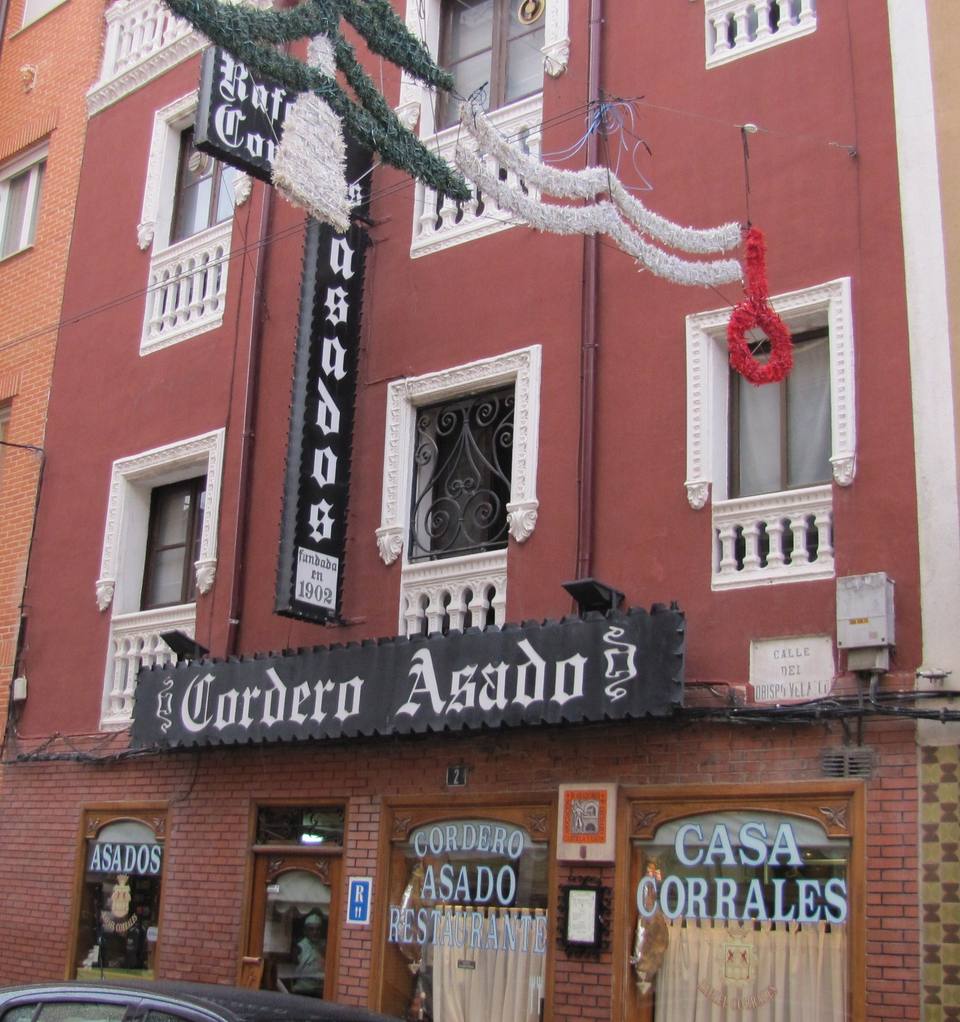 Meson Castellano Asador Rafael Corrales Aranda de Duero Lechazo Asado — travel photo of Aranda de Duero, Burgos