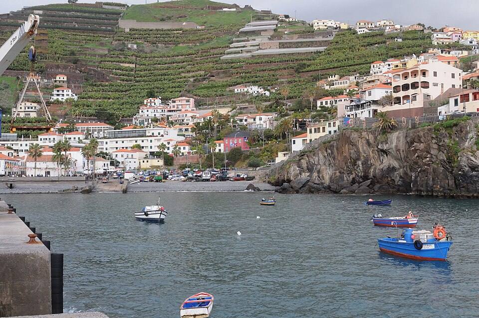 CDL - Fishing boats in the bay of Câmara de Lobos, Madeira — travel photo of Fishing boats, Catalan Bay