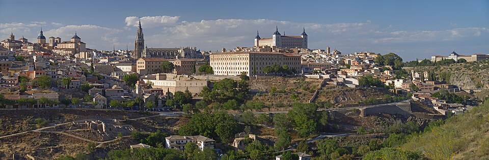 Panorama of Toledo at sunset. View from the south — travel photo of Toledo