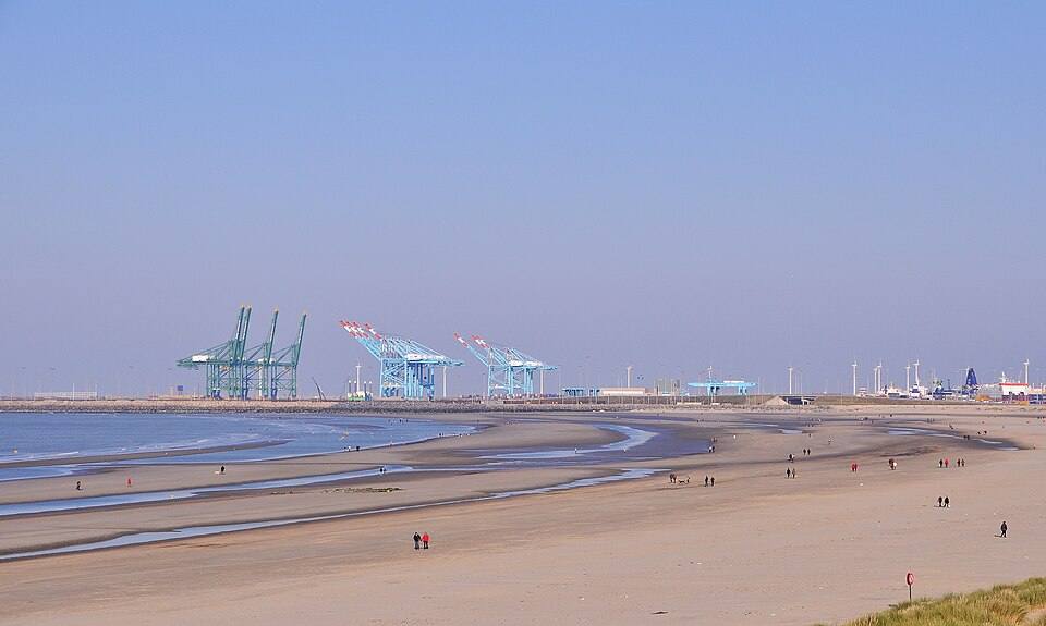 Zeebrugge Beach R01 — travel photo of Zeebrugge, The Belgian Coast
