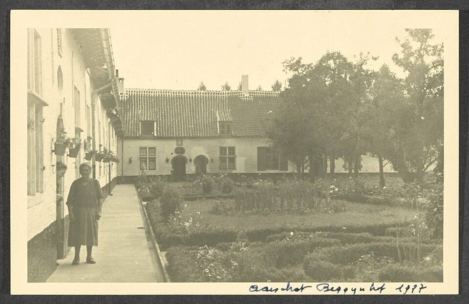 Aarschot. Begijnhof ( ) — travel photo of Aarschot, Leuven