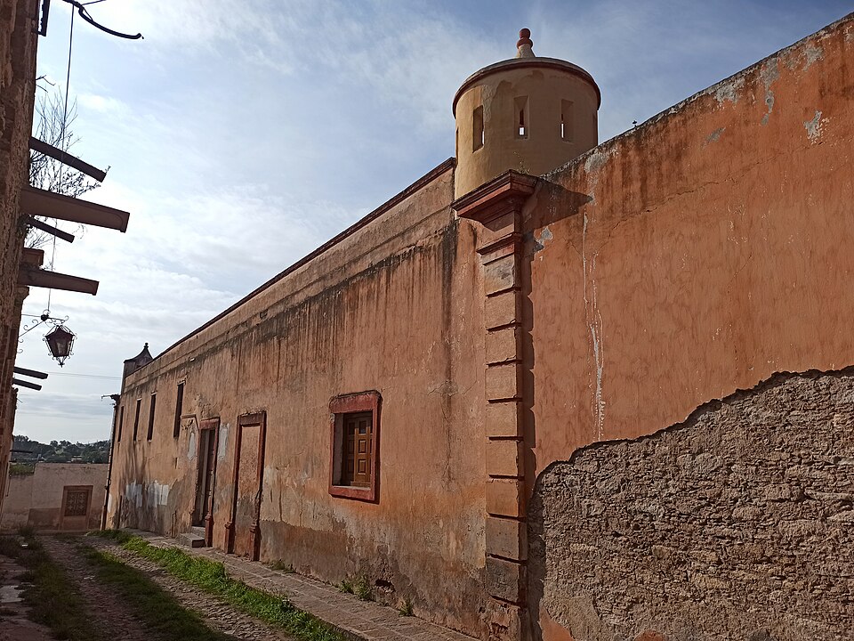 Calle Libertad (Mineral de Pozos, Guanajuato) — travel photo of Mineral de Pozos