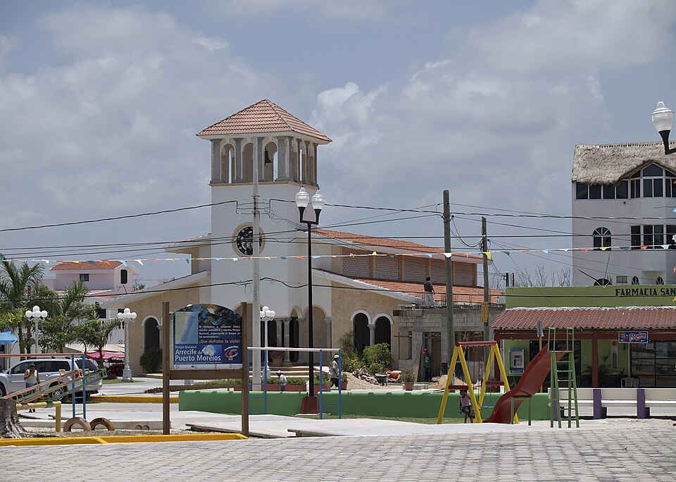 Puerto-Morelos-plaza — travel photo of Puerto Morelos