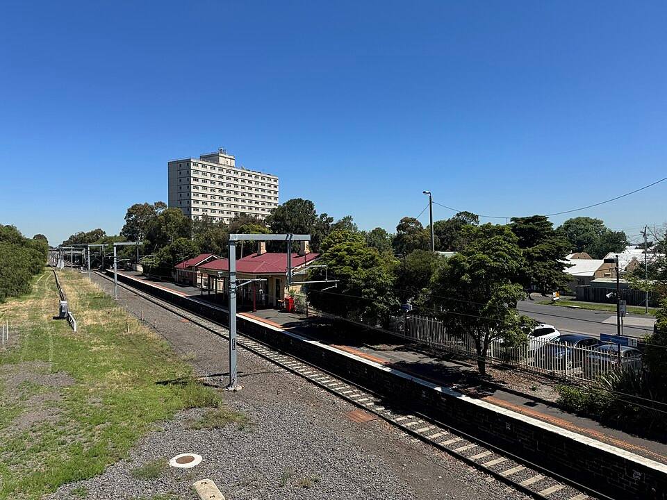 Williamstown railway station platform (footbridge view)(5 December ) — travel photo of Williamstown, Melbourne