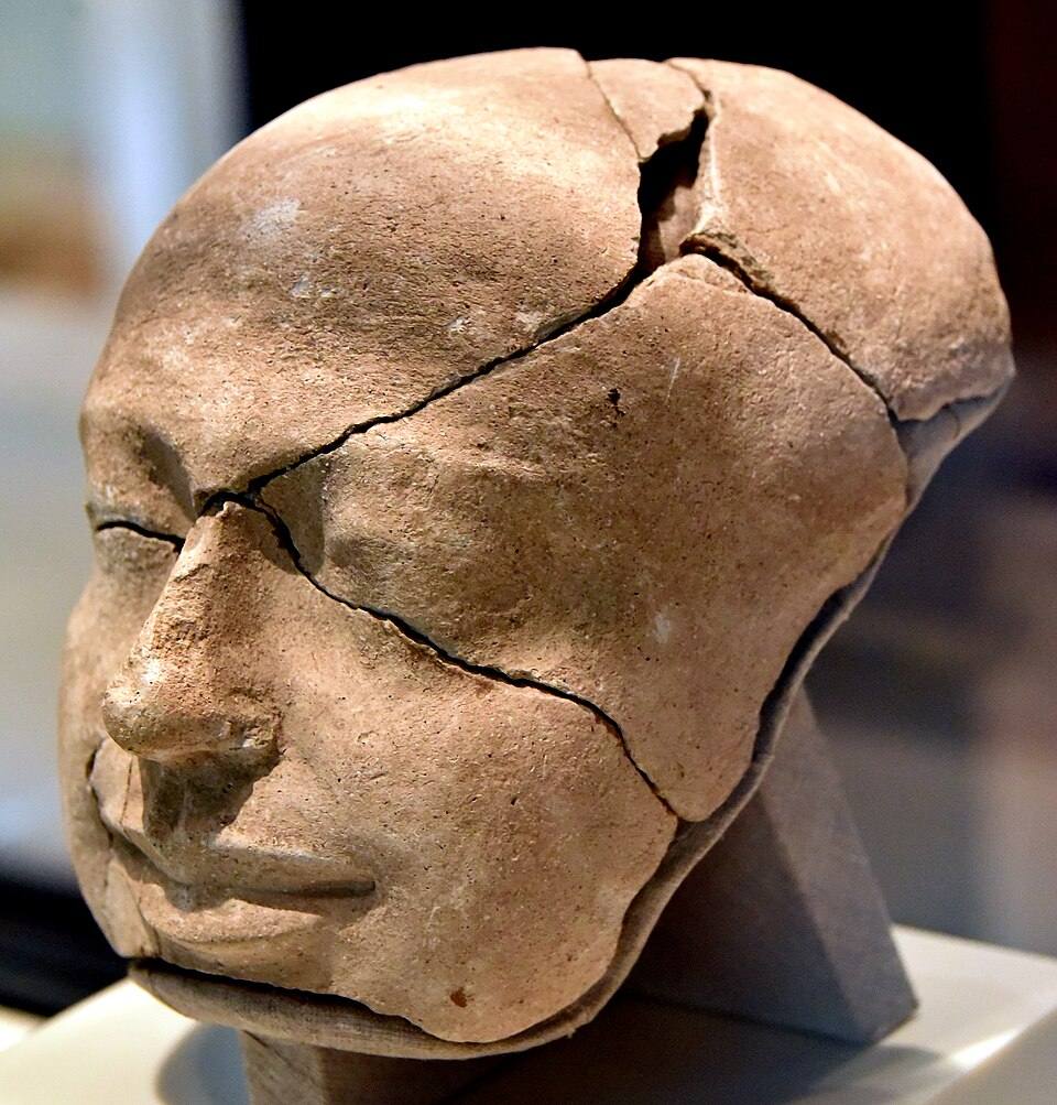 Mummy mask, templet, dating back to the Old Kingdom. From Abusir, Egypt. Neues Museum, Berlin — travel photo of Abusir, Giza