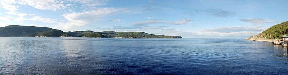 Vue de Tadoussac du traversier en provenance de Baie-Sainte-Catherine — travel photo of Baie-Sainte-Catherine