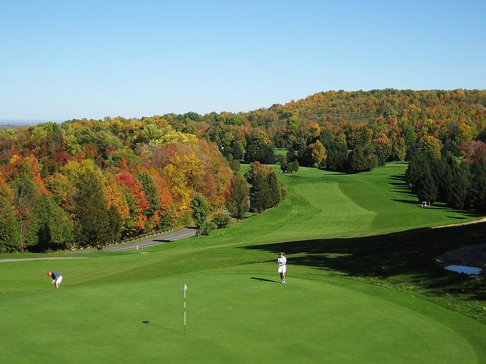 Golf course - Green Lakes State Park — travel photo of Green Lakes State Park, Syracuse