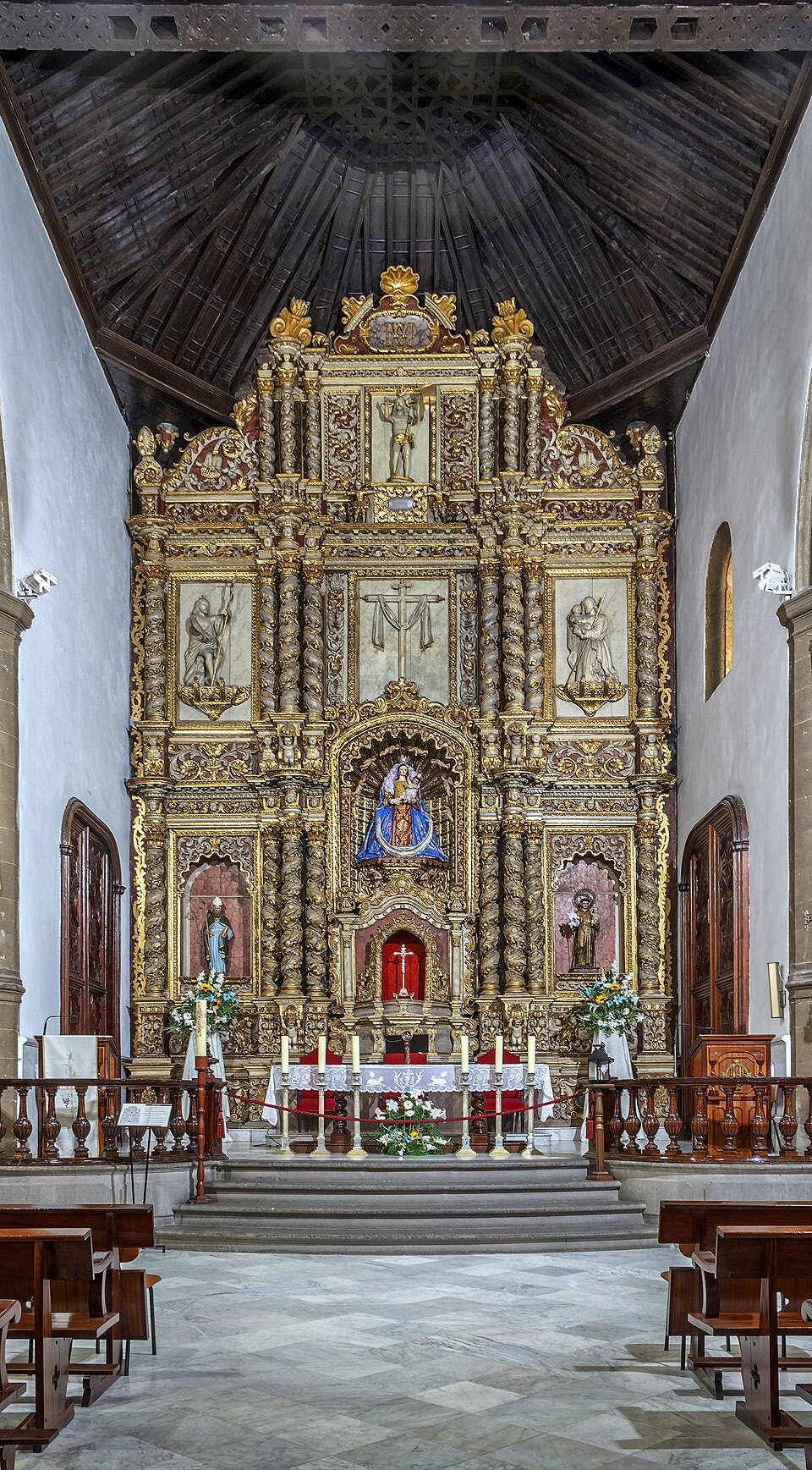 Iglesia de Nuestra Señora de la Peña de Francia - Puerto de la Cruz - main altar — travel photo of Puerto de la Cruz