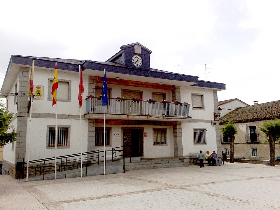 Ayuntamiento y Museo Picasso de Buitrago — travel photo of Museo Picasso-Colección Eugenio Arias, Buitrago del Lozoya