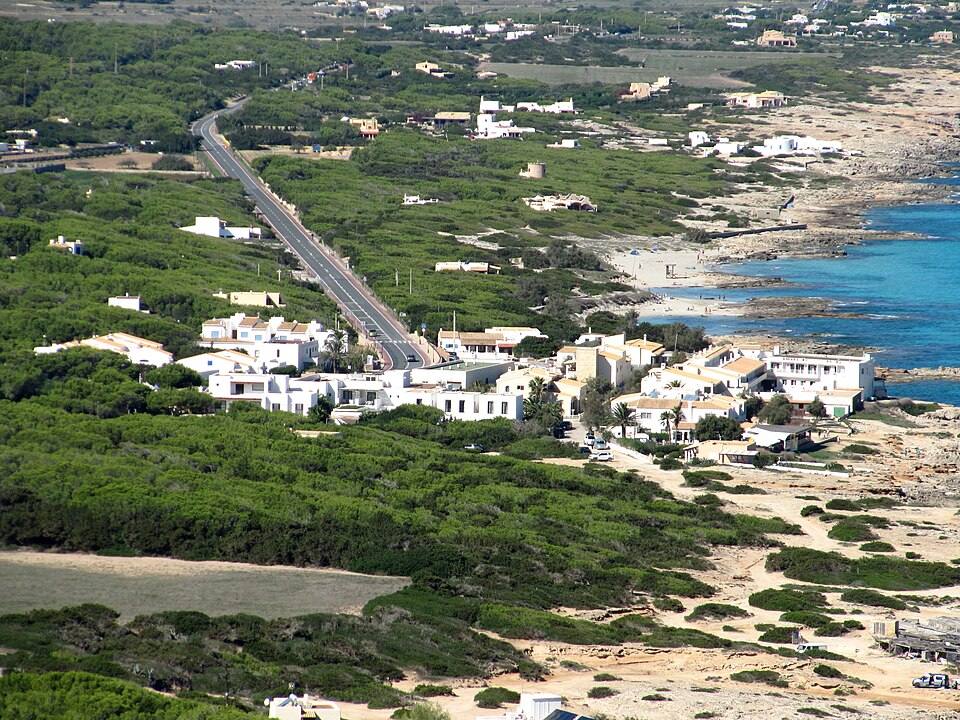 Es Caló de Sant Agustí, Formentera, im Oktober — travel photo of Es Caló de Sant Agustí