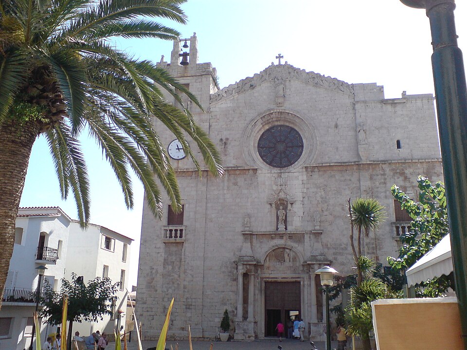 Church L'Escala — travel photo of L'Escala