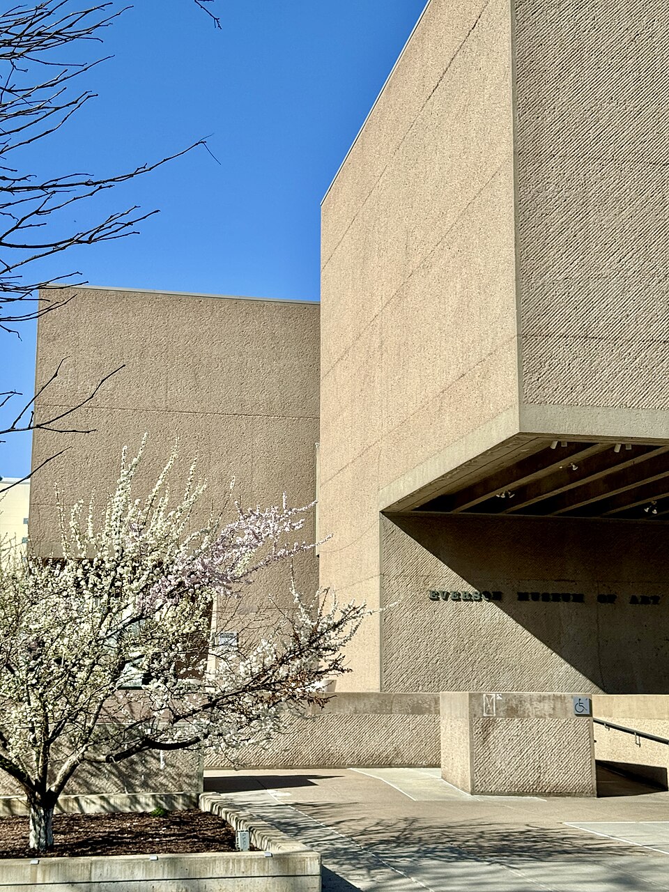 Everson Museum of Art, Harrison Street and State Street, Syracuse — travel photo of Everson Museum, Syracuse