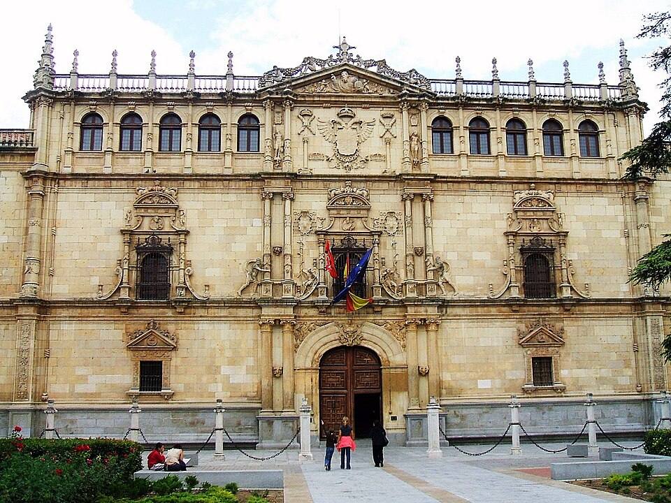 Alcalá de Henares - Colegio Mayor de San Ildefonso — travel photo of Colegio de San Ildefonso, Alcalá de Henares