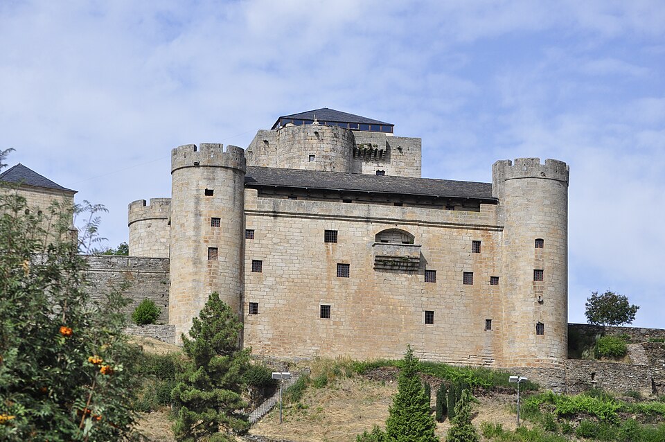 Castillo de Puebla de Sanabria (Zamora) — travel photo of Puebla de Sanabria, Zamora
