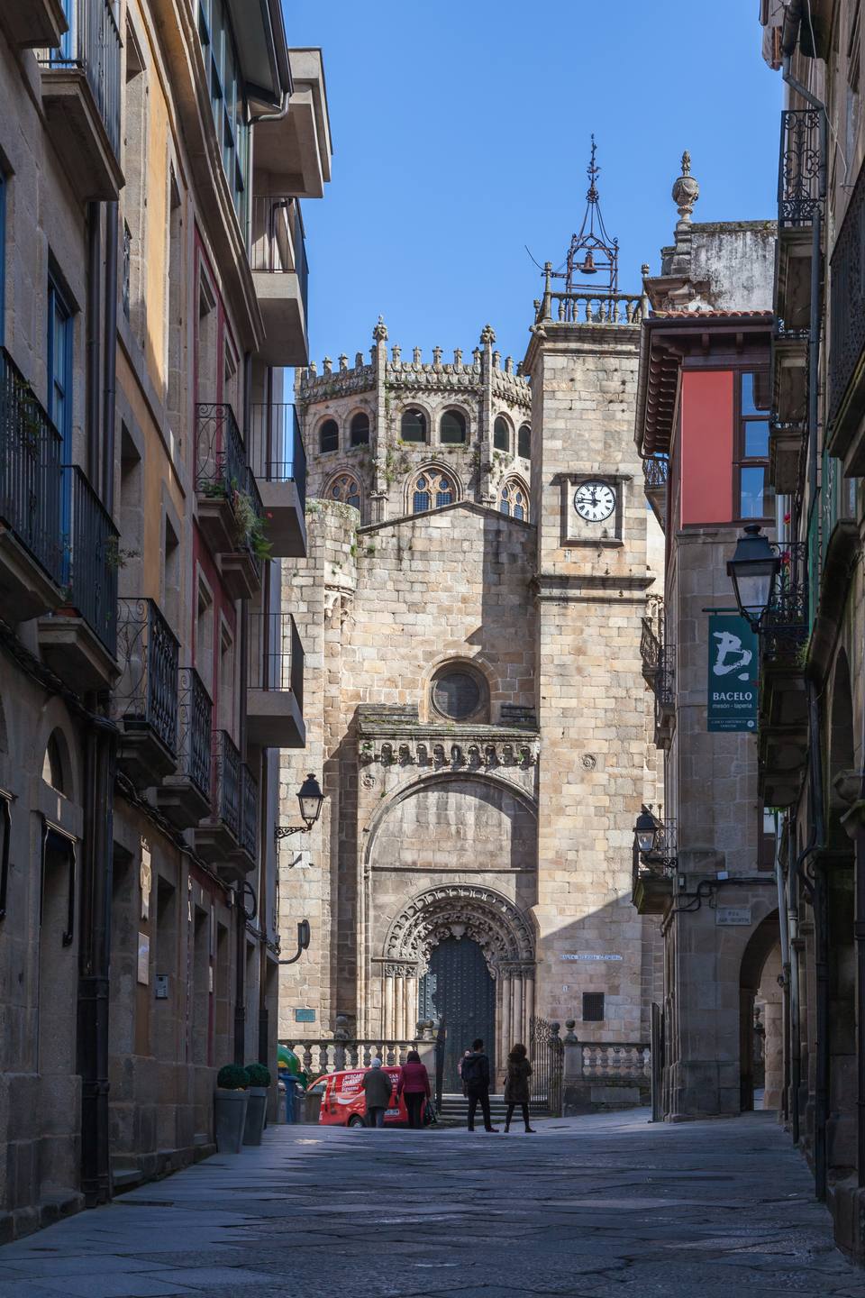Rúa e Catedral de Ourense. Galiza. Galicia. Eue-2 — travel photo of Ourense, Galicia