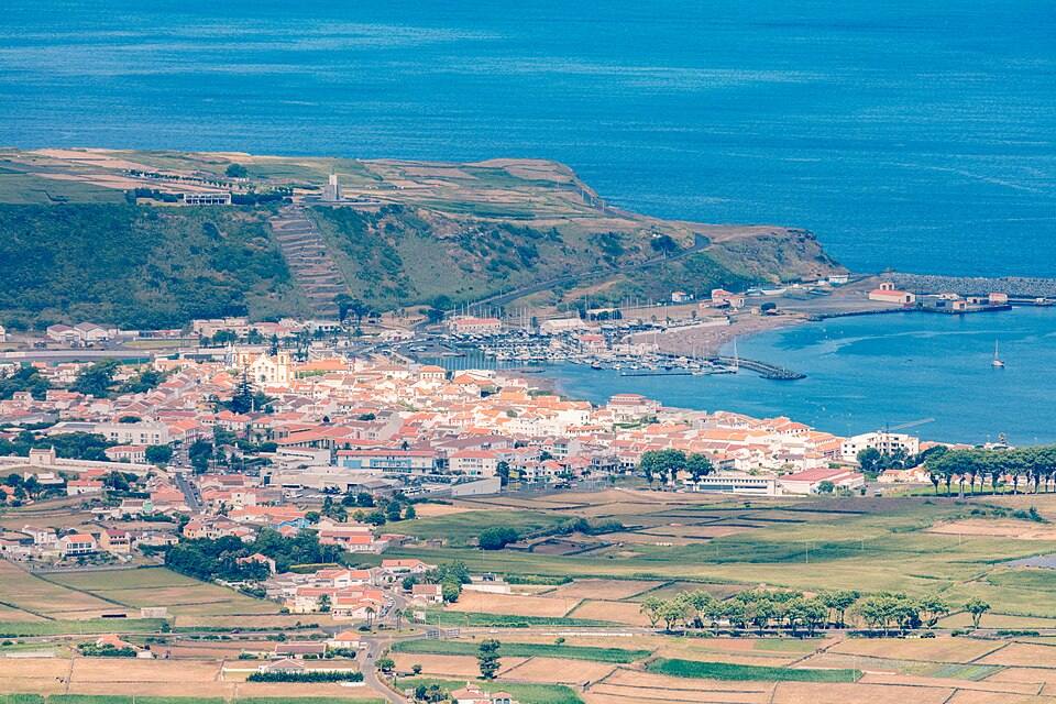 Vista de Praia da Vitória, isla de Terceira, Azores, Portugal — travel photo of Praia da Vitória, Azores — Terceira