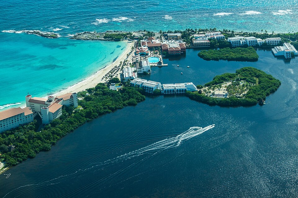 Playa de Cancún y La Laguna Nichupté YEYSUPER — travel photo of Laguna Nichupté, Cancún