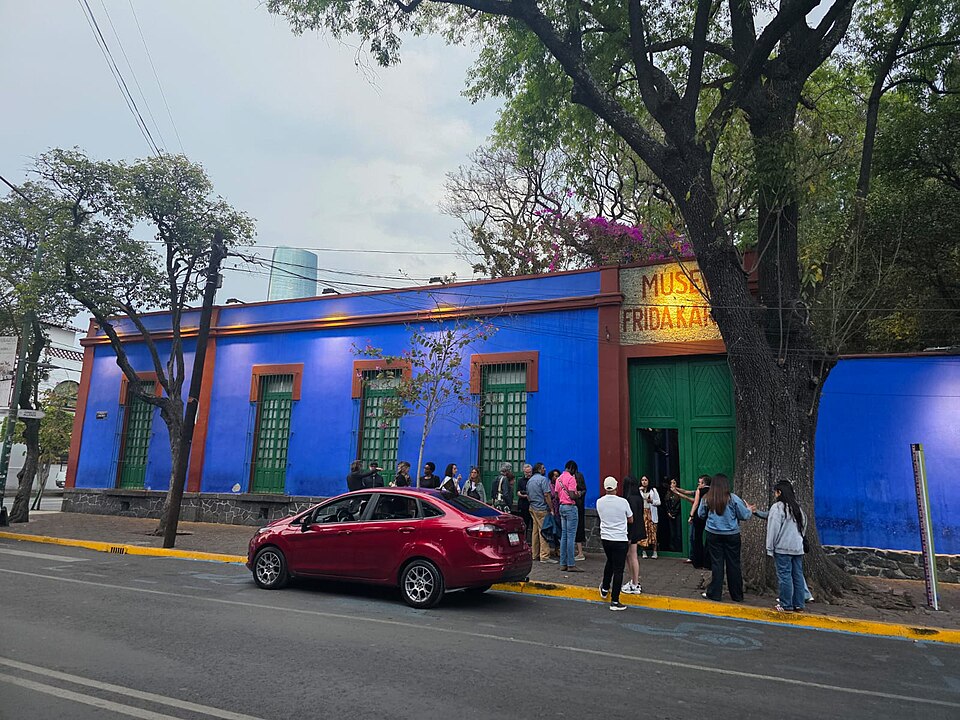 La Casa Azul (The Blue House), better known as the Frida Kahlo Museum, located in the Coyoacán neighborhood of Mexico City — travel photo of Casa Azul, Coyoacán