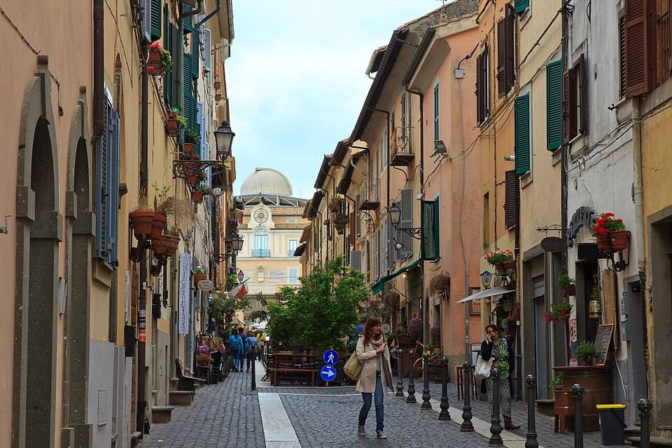 Castel Gandolfo, Pontifical palace and Vatican Observatory — travel photo of Vatican Observatory, Castel Gandolfo