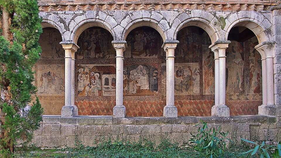 Colegiata de Santa María de Alquézar. Claustro — travel photo of Alquézar