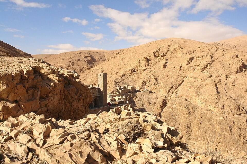 Deir Mar Musa al-Habashi, Arabic, Dayr mār Mūsá al-Ḥabashī, literally "the monastery of Saint Moses the Abyssinian — travel photo of The relic niche