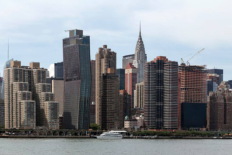 Midtown Manhattan from the East River NY1 — travel photo of Midtown Manhattan
