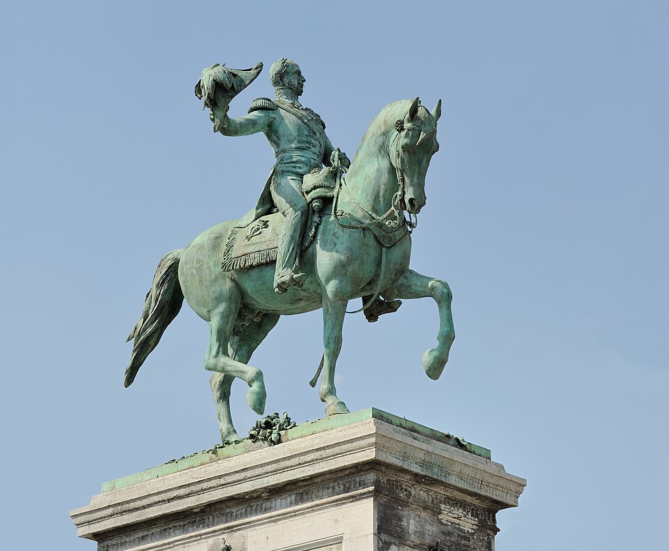 Luxembourg City monument Guillaume II statue — travel photo of Luxembourg City, Luxembourg