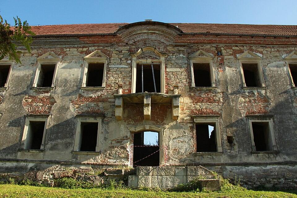 Bonțida Bánffy Castle 3 — travel photo of Bontida, Cluj-Napoca